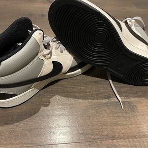 NIKE Court Vision hight tops NWOT